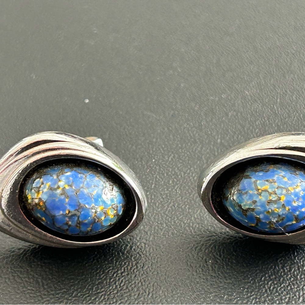 4/$100 Elegant Silver and Blue Stone cufflinks